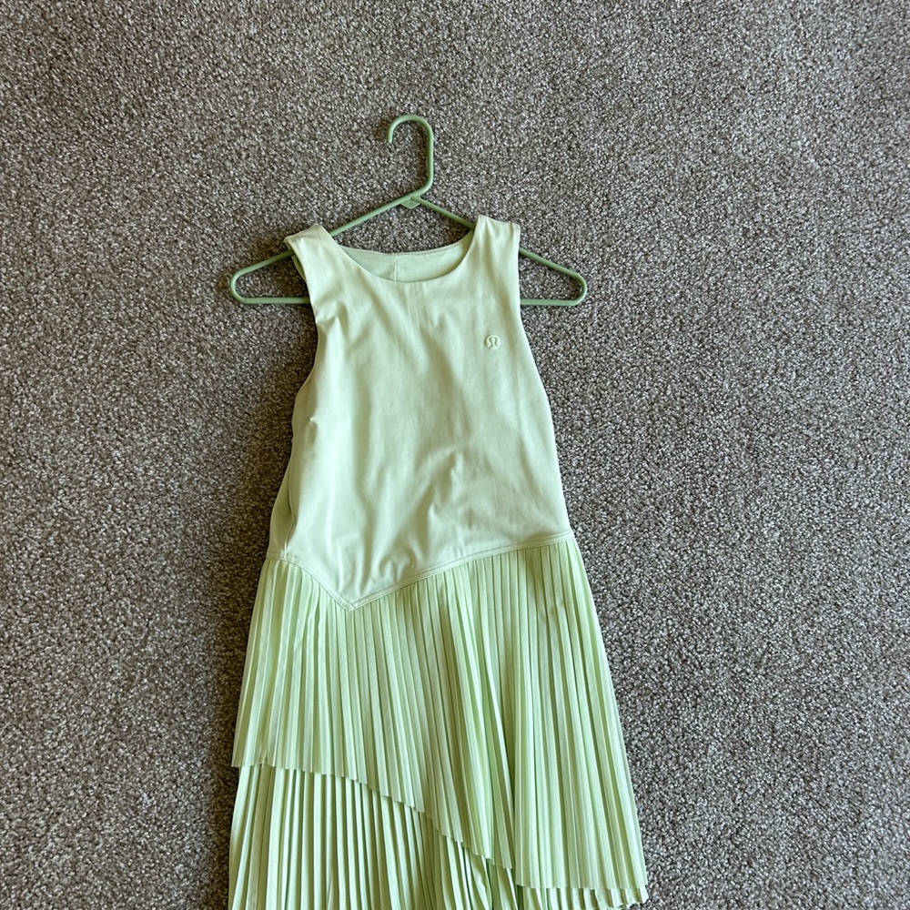Lululemon Court rival tennis dress, green, size 8 (no liner)